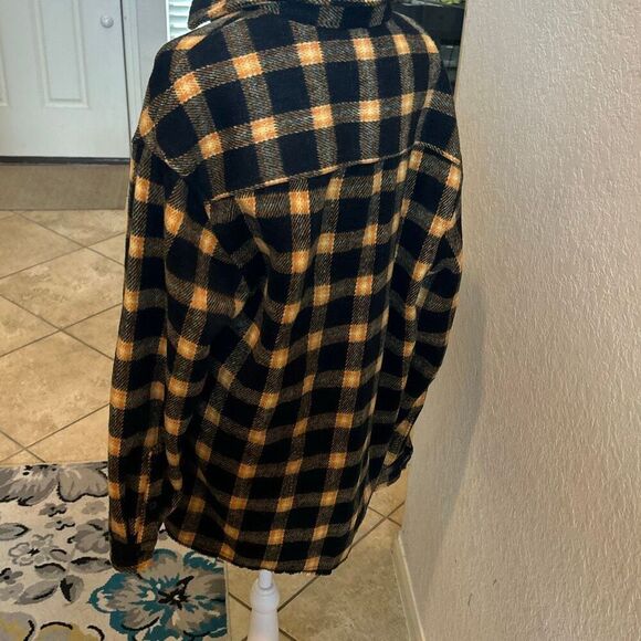 Urban Outfitters Men’s M Brushed Plaid Button-Down Overshirt Black Yellow Plaid - Picture 5 of 11